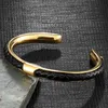 Bracelet Men Men Black Brangle en acier inoxydable en cuir bracelets bracelets bracelets de la mode