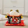 Nowość 4,5 -calowa ceramiczna Maneki Neko Lucky Cat Money Box Fortune Kolor Piggy Bank Dekoracja Dekoracja Dekoracja Feng Shui Ornament G230520