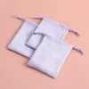 Boîtes 50pcs sac à bijoux en velours violet petite pochette emballage d'affaires flanelle cordon de serrage boucles d'oreilles sacs cadeaux peuvent être personnalisés