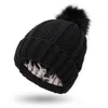 Basker kvinnor vinter stickade mössor slik satin fodrad mjuk varm manschett med pompom all-match slouchy sport toque hattar