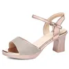 Sandalen peep toe High Heels Dicke Hochzeit Frauen Sommerpumpen hohl prägnante Frauen Schuhe offen moderne Versammlung