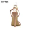 Sandalen Nieuwe mode puntige teen Love Metal Chain Sexy Design Buckle Strap Summer Ladies Wedding Party High Heel Shoes 230511