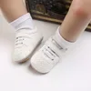 First Walkers klasyczne modne buty dla dzieci swobodne buty chłopiec i dziewczyna gumowa bez poślizgu buty chrztu trampki na pierwszorzędne buty do chodzenia 230520