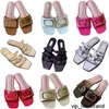 여름 리벳 슬리퍼 특허 가죽 비치 신발 고급 여성 디자이너 신발 미끄럼 방지 샌들 금속 편지 슬라이드 클래식 브랜드 야외 신발 단색 신발