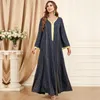 Casual jurken 2023 Midden-Oosten Arabische kleding Abaya Vrouwen V-hals Moslim mode met lange mouwen Dubai Saoedi-Arabië Indonesië Robe