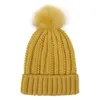 Basker kvinnor vinter stickade mössor slik satin fodrad mjuk varm manschett med pompom all-match slouchy sport toque hattar