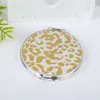 Kompakta speglar Tshou646 Round Glitter Mini Pocket Mirror Makeup Foldbar Double Side Sands Random 230520