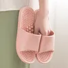 Slippers banheiro feminino sandálias de massagem de verão de casais lampes chinelos home interno não deslizamento e dedo do pé aberto