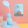 Tischlampen LED-Nachtlicht Einzigartige batteriebetriebene Lampe Cartoon-Dinosaurier mit Stifthalter Geschenk Schlafzimmerzubehör