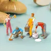 Blocs peints à la main 1 87 Figure Peintre Tiny People Peinture Scène Résine Poupée Miniature pour Modèle Train Dioramas Fée Jardin HO Échelle 230520