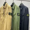 2023SS Italien Designer Hommes Classique En Plein Air Lourde Industrie Camouflage Rétro Vêtements De Travail Poche Pur Coton Chemise Manteau Boussole Médaille Logo