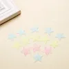 Adesivos de parede 100pcs brilho luminoso nas estrelas escuras para crianças quartos de bebê colorido fluorescente casal decalques de decoração 230520