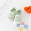 Pierwsze Walkers Produkty letnie oddychające buty dziecięcego dziecięcego buty bez poślizgu Baby Front Buty Buty Miękki podeszwy dziecko urodzony 230520