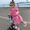 Rain Gear Girls Autumn Ubrania Dzieci S Koreańska wersja kurtki wiatrówki płaszcz w stylu zagraniczny dla dzieci 2 4 6 8T 230520