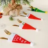 Juldekorationer gaffelknivens bestick Holder Bag Pocket Red Santa Hat Spoon Tabellagring för middagsborddekor