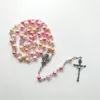 قلادات قلادة كاثوليكية الوردي المقلدة لؤلؤة الوردية قلادة مطرز للنساء الصلبان يسوع المسيح هدية المجوهرات