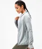 ll Traje de yoga para mujer Sudaderas con capucha de protección solar Chaqueta con capucha con cremallera de manga larga Camisas casuales UPF 50 Bloqueador solar Camisetas con cremallera completa Bolsillos para el verano D15011