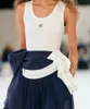 2023 Kvinnor Crop Top Tanks Camis Topps Designer Anagram-utbredda bomullsblandning Shorts kjolar Yoga kostym Tvåbitklänning Bra Vest Ladies Solid Vintage T Shirt Femme