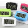 Sveglia muta in plastica LED Smart Temperature Carino fotosensibile da comodino Sveglie digitali Snooze Nightlight Calendario Orologio da tavolo da tavolo