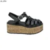 Sandálias Summer Beach Salto alto Casual Sandálias 100 couro sexy designer sapato Cunhas Fivela de cinto Sapatos femininos Senhora Baile bar letra SHOES Tamanho grande 3642 us4us11 Wi