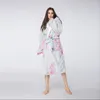 Vêtements de nuit pour femmes transfrontalière Double face épaissie Robe pyjamas Couple maison cravate teint peignoir flanelle chemise de nuit