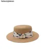 2023 Flat Top Hat Kobiet Summer Słaska Słaska Big Eaves Hat British Słomka Kapelusz nadmorski Kapelusz przeciwsłoneczny French Sun Hat