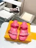 2023 mode lyxiga tofflor framåt kvinnors platta sandaler rosa silvergrön högkvalitativ blomma tryckt flip flops storlek 35-42