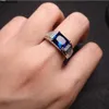 Anelli a fascia Cristallo blu Zaffiro Topazio Pietre preziose Zirconi Diamanti Anelli per uomo Gioielli in oro bianco 18 carati Bague Accessori per cinturini alla moda J230522