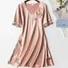 Kvinnors sömnkläder Silkeslen Satin Kvinnor Nattad överdimensionerad Casual Nightdress Summer Sleep Shirt Sexig Nightshirt Kvinnlig hemklänning