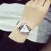 Bilek saatleri özellikli Kadın Saatleri ReloJ de Mujer Kadran bir üçgen femmes kuvars Montres Saat Woth Woman Stretch Kit El Fi