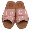 Tasarımcı Sandalet Odun Terlik Lüks Marka Tuval Kare Toe Mektubu Nakış Yaz Moda Sandal Düz Dipli Mule Plajı Açık Ev Slayt Boyutu 35-42