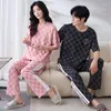 Mäns sömnkläder Plaid Par Bomull Summer Spring Home kläder för män/kvinnor Kort ärm Long Pant Nightwear Conneuntos de Pijama