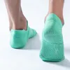 靴下靴下4ペイアスロットユニセックススポーツソックススワッツ吸収明るい色のナイロンストライプ抗菌抗菌通気性アンクルクルーソックス230520