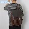 Großhandel Männer Umhängetaschen 2 Farben Flip Outdoor Freizeit Reise Rucksack Straße Trend Plaid Umhängetasche Große Kapazität Kontrast Leder Computer Handtasche 8003#