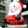 Hot Salling Outdoor Giant uppblåsbar Santa Model Air Blown Fader som kryper ut ur skorstenen för jullekoration
