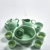 Tassen, Untertassen, Teeservice bestehend aus 1 Kanne und 6 Jingdezhen Celadon Pisces Schöner, einfacher Wasserkocher