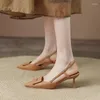 Sandalet Kadınlar Fransız Hafif Pişmiş Stil Topuklar Yaz Sığ Ağız Topuz Geri İçi Boş Gösterişli Kadın