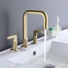 Grifos de lavabo de baño Grifo de latón de lujo Diseño de alta calidad 3 agujeros 2 manijas Grifo mezclador de lavabo Agua fría Oro cepillado