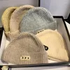 Bérets Adulte Femmes Mohair Bonnet Cap Hiver Épais Chaud Tricoté Chapeau Patch Logo Skullies Lâche Élégant Skullcap Gorros