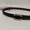 Cintura in pelle da donna alla moda Cintura di design di lusso Larghezza 2,3 cm Fibbia liscia Linea di giunzione Lychee Grain Jeans da donna Accessori per abiti Cinture sottili di alta qualità