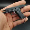 Nyhetsartiklar Mini Desert Eagle Keychain Pistol Shape Keychain Desert Eagle Portable Gun Model Shell Ejection Assembly R230818