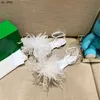 Sandaler 2023 Kvinnor Bottega Sandaler Wired Stretch Roman Ostrich Feather Dot Platt Summer Heels Party Dress Pumpar Navy Green Cross Straps Walking Shoes Runway Bo