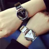 Bilek saatleri özellikli Kadın Saatleri ReloJ de Mujer Kadran bir üçgen femmes kuvars Montres Saat Woth Woman Stretch Kit El Fi