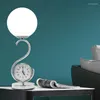 Lampade da tavolo Lampada a LED nordica Moda moderna Creatività Arco Argento Semplice Decorazione domestica Soggiorno Camera da letto