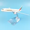 Aereo Modle aereo modello Boeing 777 emirates aereo aereo 777 modello di aeroplano di simulazione in metallo solido per bambini giocattoli regalo di Natale 230522