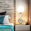 Lampade da tavolo Lampada a LED nordica Moda moderna Creatività Arco Argento Semplice Decorazione domestica Soggiorno Camera da letto