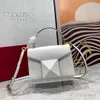 Designpåse Valentionz Crossbody Beach Small Handbags Bag Ny Crystal Buckle Light Bags Beach Rivet For Ladies V ons Nice Ins Designer Beauty Bags Bags V Women Hand IR2B