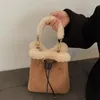 Sacs de taille haut de gamme sac à main en peluche pour femmes luxe fourrure intégrée véritable agneau sac seau haute capacité charme