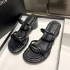 Slyckor med högklackade skor Lady Woman's Low Luxury Slides fyrkantiga klack 2023 Mjuk sommardesignerblock Koncise Basic Fabric Rom