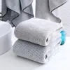 Asciugamano da bagno grande privo di lanugine Fibra di carbone di bambù assorbente per adulti Asciugamano da bagno morbido ispessito per la casa